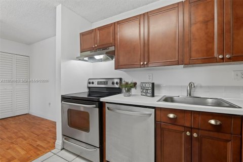 Купить кондоминиум в Майами, Флорида 2 спальни, 80.55м2, № 2045975 - фото 7