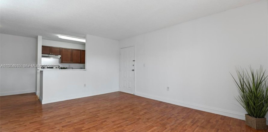 Кондоминиум с 2 спальнями в Майами, Флорида № 2045975