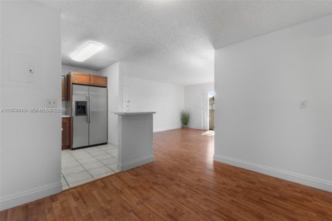 Купить кондоминиум в Майами, Флорида 2 спальни, 80.55м2, № 2045975 - фото 8