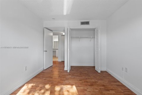 Купить кондоминиум в Майами, Флорида 2 спальни, 80.55м2, № 2045975 - фото 12