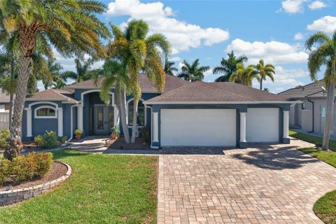 Villa ou maison à Port Charlotte, Floride 3 chambres, 191.66 m2 № 2425686