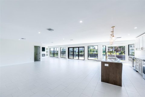 Villa ou maison à louer à Punta Gorda, Floride: 3 chambres, 207.54 m2 № 2417075 - photo 8