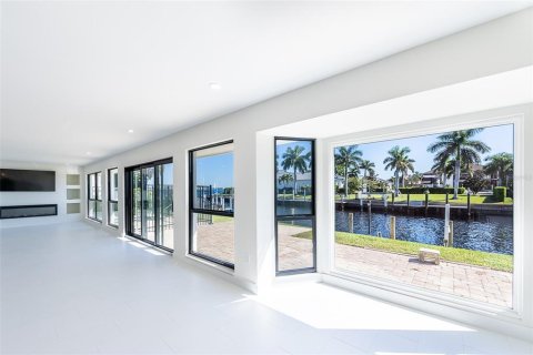 Villa ou maison à louer à Punta Gorda, Floride: 3 chambres, 207.54 m2 № 2417075 - photo 17