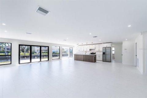 Villa ou maison à louer à Punta Gorda, Floride: 3 chambres, 207.54 m2 № 2417075 - photo 7