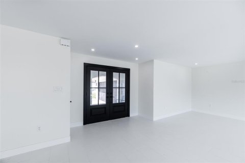 Villa ou maison à louer à Punta Gorda, Floride: 3 chambres, 207.54 m2 № 2417075 - photo 4