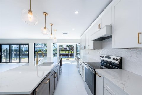 Villa ou maison à louer à Punta Gorda, Floride: 3 chambres, 207.54 m2 № 2417075 - photo 18