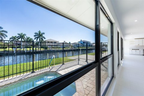 Villa ou maison à louer à Punta Gorda, Floride: 3 chambres, 207.54 m2 № 2417075 - photo 6