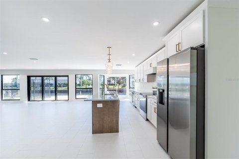 Villa ou maison à louer à Punta Gorda, Floride: 3 chambres, 207.54 m2 № 2417075 - photo 9