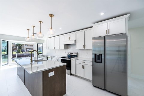 Villa ou maison à louer à Punta Gorda, Floride: 3 chambres, 207.54 m2 № 2417075 - photo 10