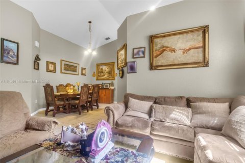 Купить виллу или дом в Хомстед, Флорида 3 спальни, 142.51м2, № 1855113 - фото 20