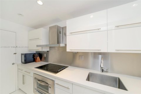 Condominio en alquiler en Miami Beach, Florida, 49.24 m2 № 1961991 - foto 9