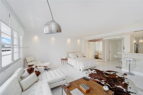 Condominio en alquiler en Miami Beach, Florida, 49.24 m2 № 1961991 - foto 5