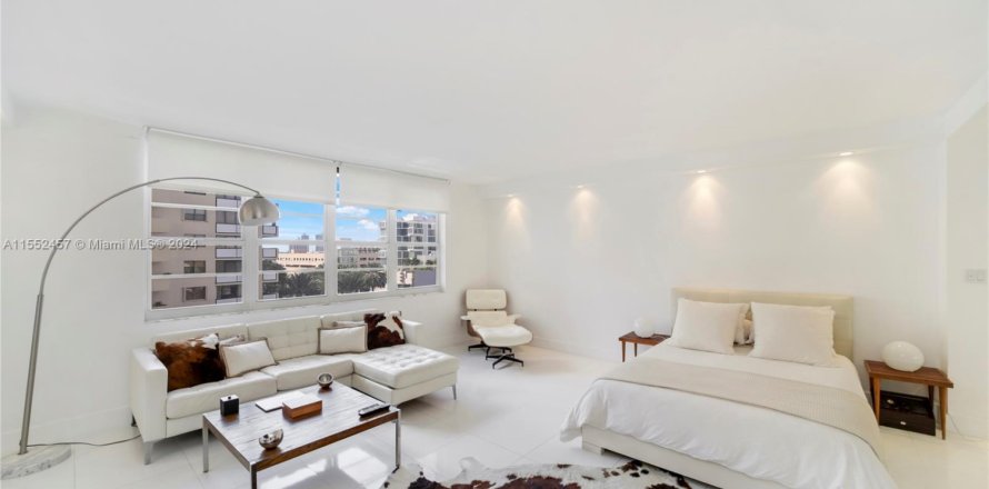 Estudio en el Condominio en Miami Beach, Florida  № 1961991