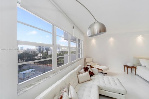 Condominio en alquiler en Miami Beach, Florida, 49.24 m2 № 1961991 - foto 4