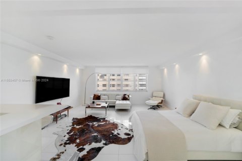 Condominio en alquiler en Miami Beach, Florida, 49.24 m2 № 1961991 - foto 3