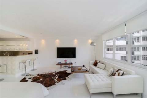 Condominio en alquiler en Miami Beach, Florida, 49.24 m2 № 1961991 - foto 7
