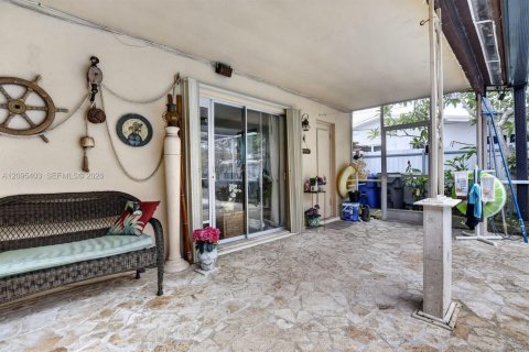 House in Hollywood, Florida 3 bedrooms, 100.8 sq.m. № 2392093 - photo 27