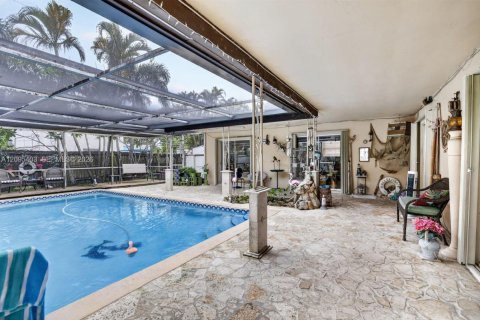 House in Hollywood, Florida 3 bedrooms, 100.8 sq.m. № 2392093 - photo 30