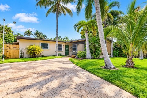 House in Hollywood, Florida 3 bedrooms, 100.8 sq.m. № 2392093 - photo 2