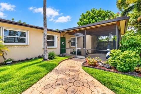 House in Hollywood, Florida 3 bedrooms, 100.8 sq.m. № 2392093