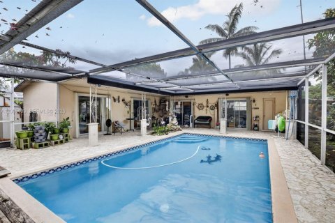 House in Hollywood, Florida 3 bedrooms, 100.8 sq.m. № 2392093 - photo 29