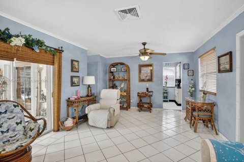 House in Hollywood, Florida 3 bedrooms, 100.8 sq.m. № 2392093 - photo 6