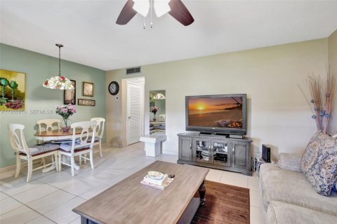 Condominio en venta en Hollywood, Florida, 1 dormitorio, 66.89 m2 № 2028894 - foto 12