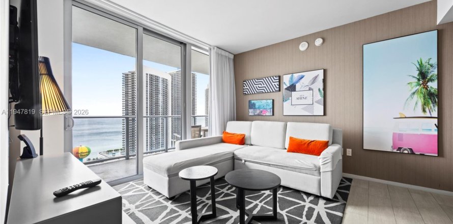 Condominio en Hollywood, Florida, 2 dormitorios  № 2004106