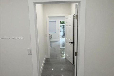 Appartement à louer à Miami Beach, Floride: 1 chambre, 812.52 m2 № 1976876 - photo 5