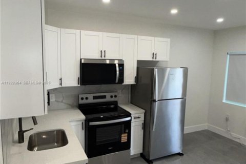 Appartement à louer à Miami Beach, Floride: 1 chambre, 812.52 m2 № 1976876 - photo 2