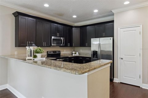 Commercial property in Orlando, Florida 6 bedrooms, 290.04 sq.m. № 2258813 - photo 3