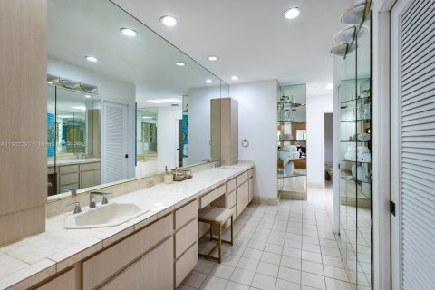 Villa ou maison à vendre à Pinecrest, Floride: 4 chambres, 326.64 m2 № 1953922 - photo 22