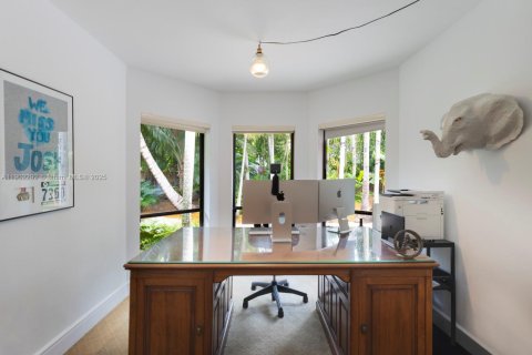 Villa ou maison à vendre à Pinecrest, Floride: 4 chambres, 326.64 m2 № 1953922 - photo 29