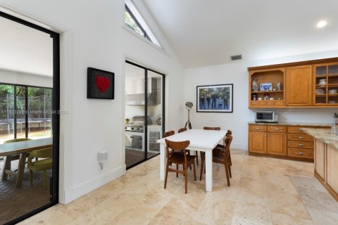 Villa ou maison à vendre à Pinecrest, Floride: 4 chambres, 326.64 m2 № 1953922 - photo 14