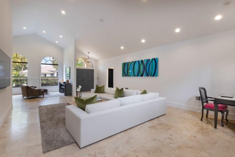 Villa ou maison à vendre à Pinecrest, Floride: 4 chambres, 326.64 m2 № 1953922 - photo 9