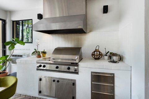 Villa ou maison à vendre à Pinecrest, Floride: 4 chambres, 326.64 m2 № 1953922 - photo 17