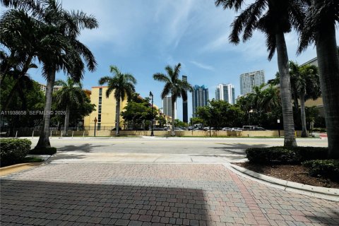Copropriété à louer à Sunny Isles Beach, Floride: 2 chambres, 103.68 m2 № 1997184 - photo 29