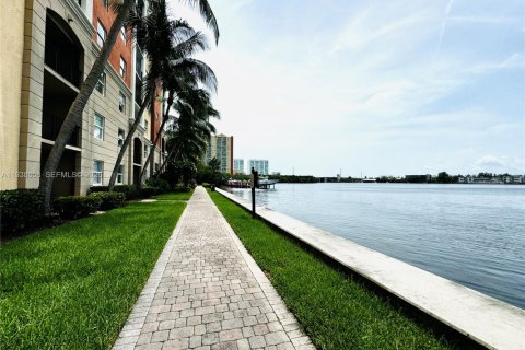 Copropriété à louer à Sunny Isles Beach, Floride: 2 chambres, 103.68 m2 № 1997184 - photo 18