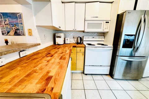 Copropriété à louer à Sunny Isles Beach, Floride: 2 chambres, 103.68 m2 № 1997184 - photo 3