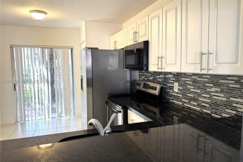 Copropriété à louer à Homestead, Floride: 2 chambres, 76.37 m2 № 2047251 - photo 10