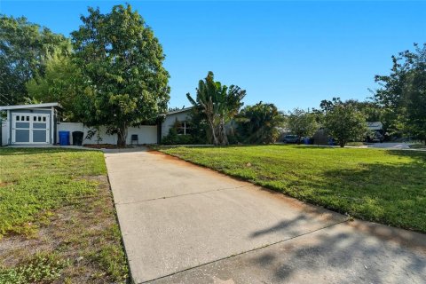 Commercial property in Saint Petersburg, Florida 4 bedrooms, 177.26 sq.m. № 2223652 - photo 4