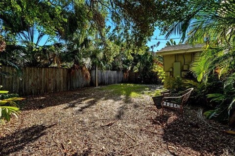 Commercial property in Saint Petersburg, Florida 4 bedrooms, 177.26 sq.m. № 2223652 - photo 24