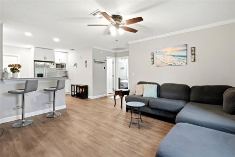 Commercial property in Saint Petersburg, Florida 4 bedrooms, 177.26 sq.m. № 2223652 - photo 7