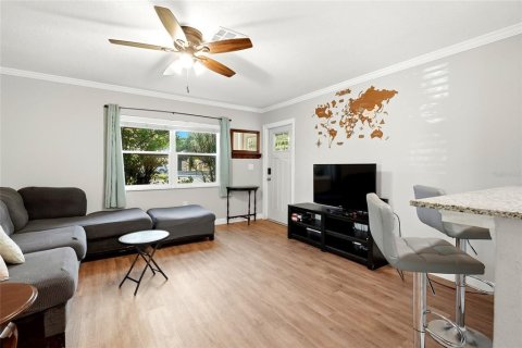 Commercial property in Saint Petersburg, Florida 4 bedrooms, 177.26 sq.m. № 2223652 - photo 6