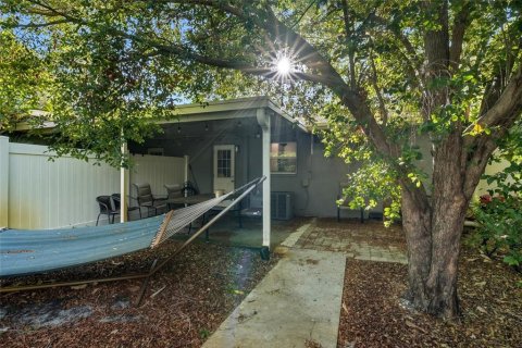 Commercial property in Saint Petersburg, Florida 4 bedrooms, 177.26 sq.m. № 2223652 - photo 16