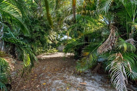 Commercial property in Saint Petersburg, Florida 4 bedrooms, 177.26 sq.m. № 2223652 - photo 25