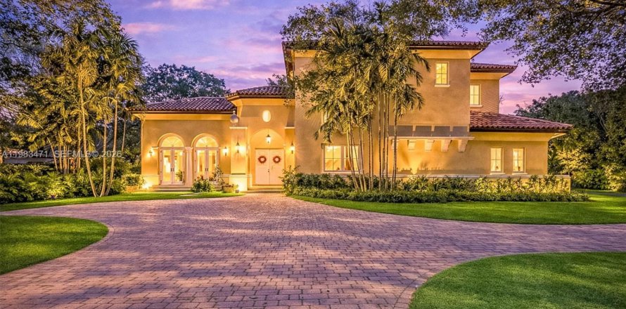 Casa en Miami, Florida 5 dormitorios, 444.82 m2 № 2049349