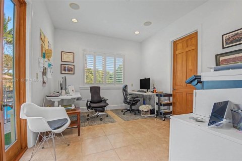 Casa en venta en Miami, Florida, 5 dormitorios, 444.82 m2 № 2049349 - foto 15