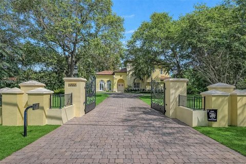 Casa en venta en Miami, Florida, 5 dormitorios, 444.82 m2 № 2049349 - foto 2