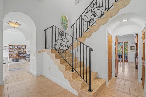 Casa en venta en Miami, Florida, 5 dormitorios, 444.82 m2 № 2049349 - foto 16